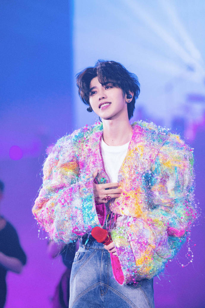 这一次回应,顶流蔡徐坤又犯了一个大错!_流量_报警_作品