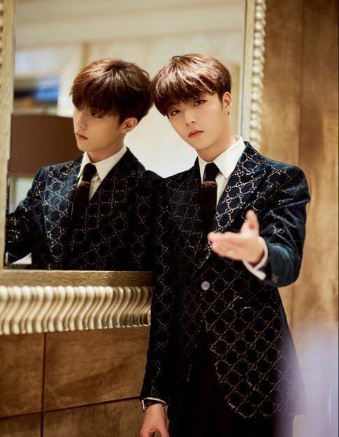 风尚大赏真有型,许魏洲镂空蕾丝套装尽显张扬_风格_造型_细节