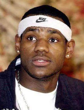 詹姆斯_头套_游行