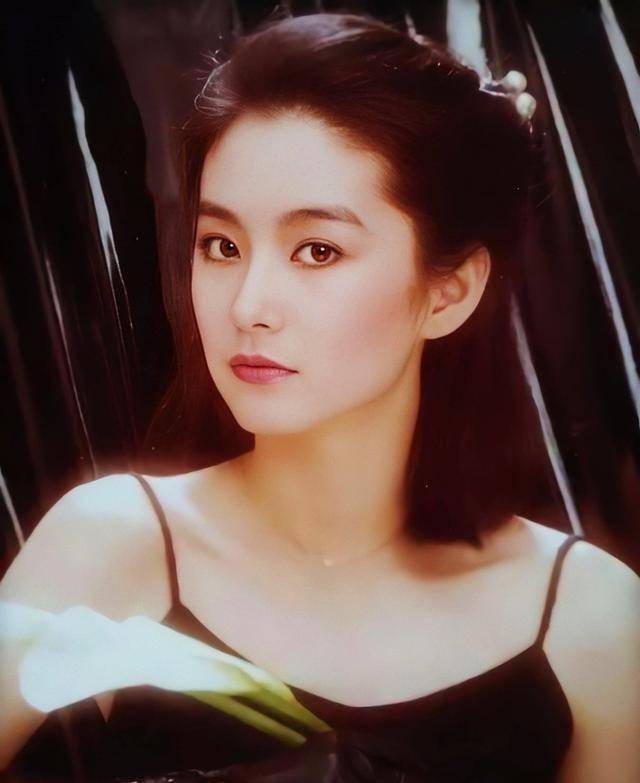 林青霞晒旧照,网友疯狂舔颜:岁月只杀猪,不杀美女!_时候_演出_容貌