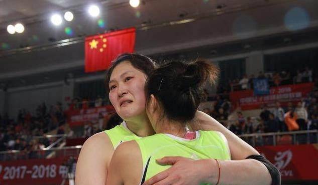 两组镜头显示,王一梅在辽宁女排遭受了英雄迟暮的待遇_丁霞_比赛_事情