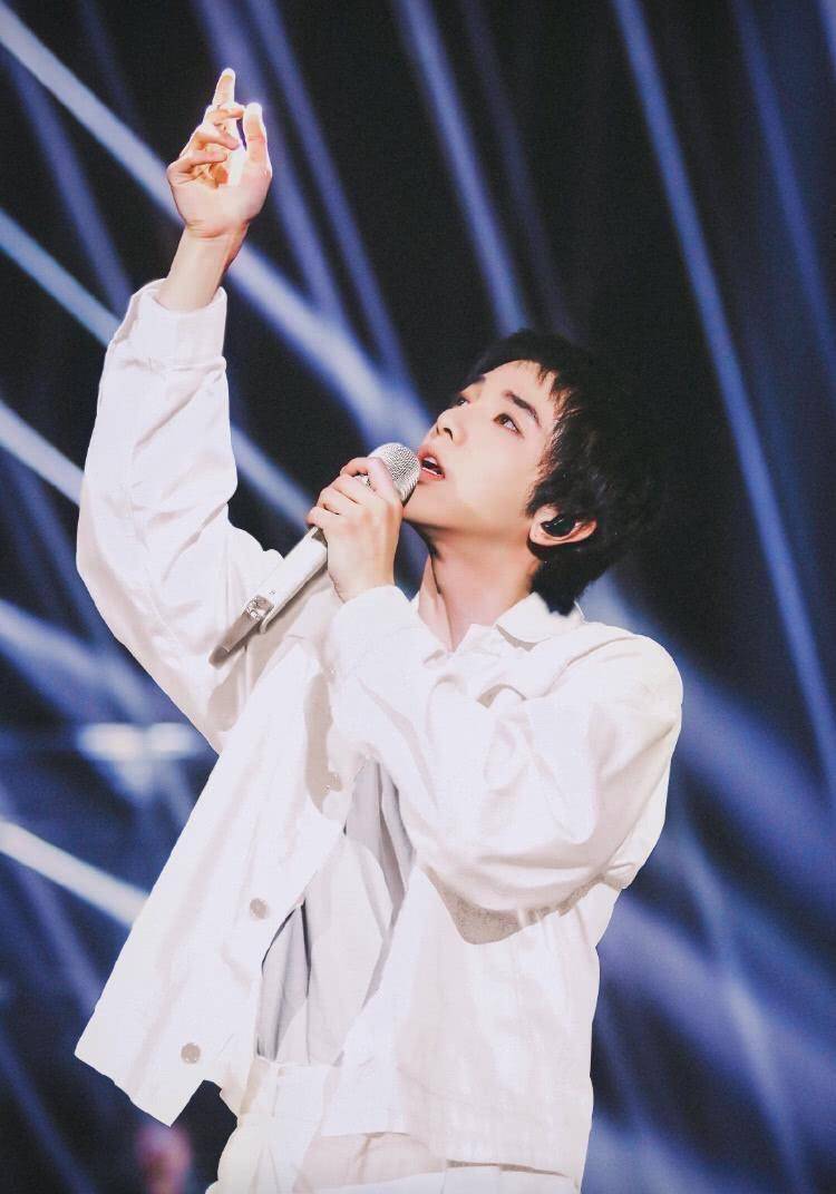 华晨宇第四张专辑解锁《神树》,看到歌曲封面后,网友:太震撼了_演唱会