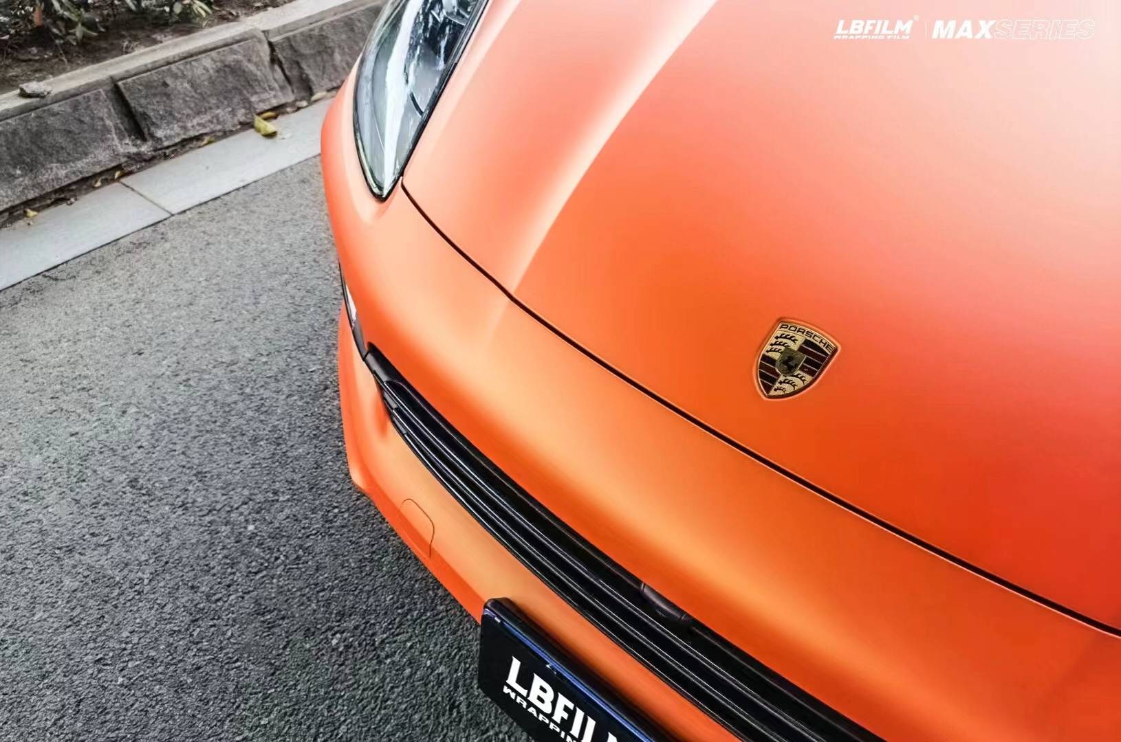 保时捷卡宴lb改色膜消光熔岩橙,鲜艳饱满 高调张扬