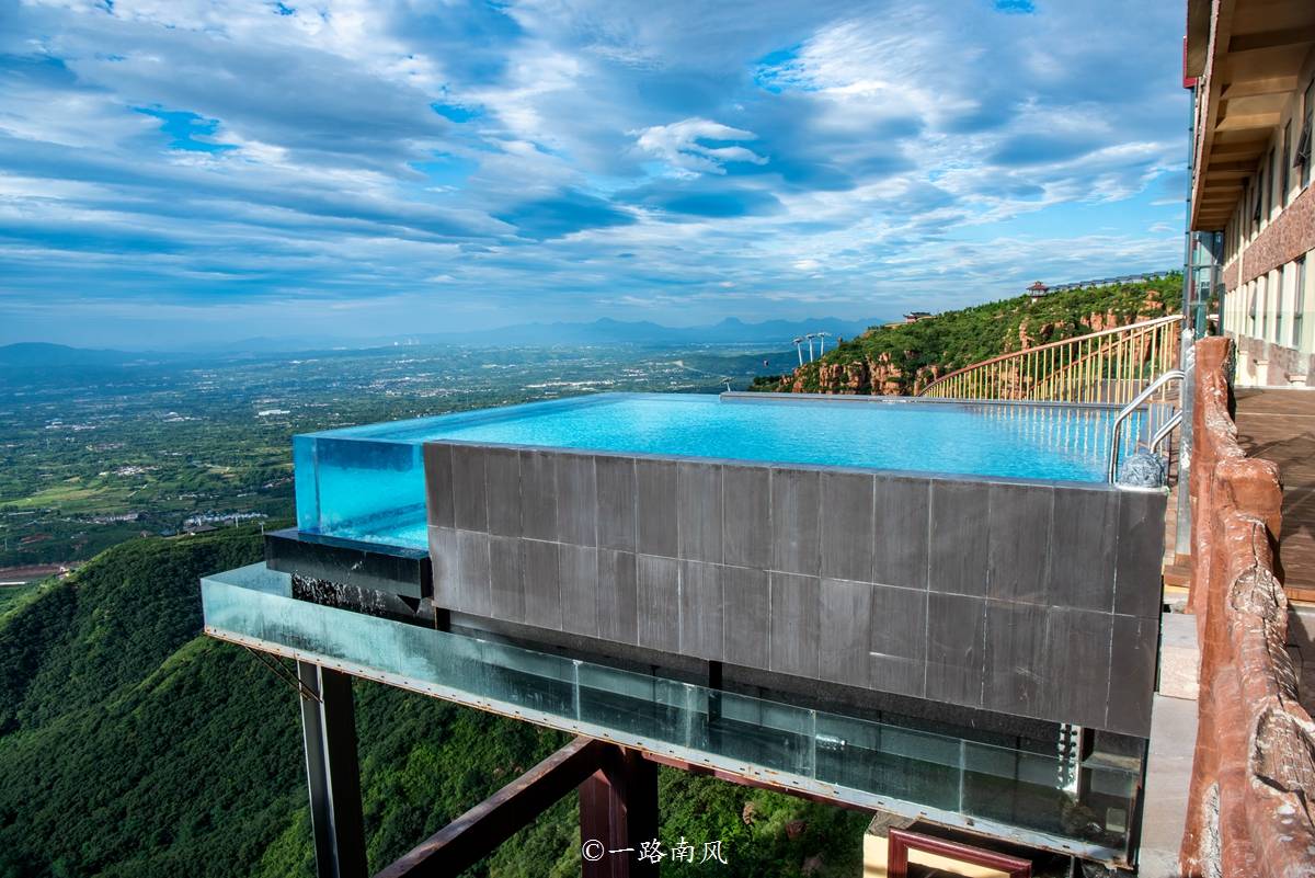 郑州非常特别的悬崖酒店,依附在悬崖峭壁,看起来险,但风光极佳_伏羲山