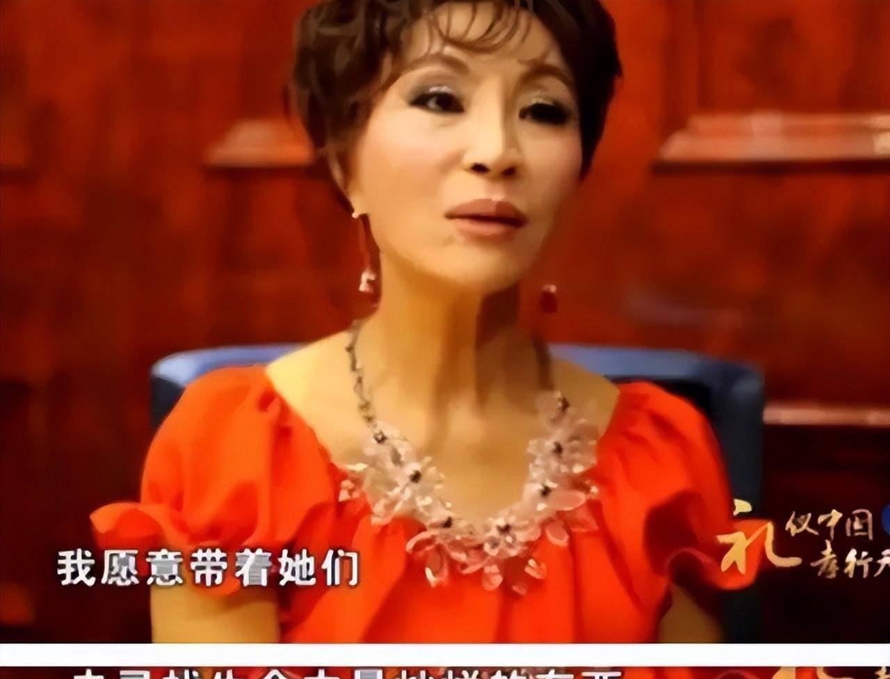 她为了美,30年不吃晚饭,就连癌症做手术前也要先化妆_樊丽君_手术台