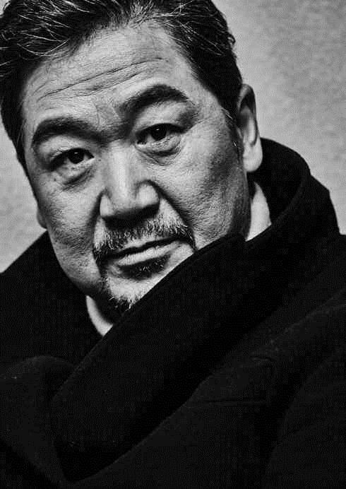 张国立晒黑白照庆生,63岁的他,帅到没朋友_纪晓岚_感觉_照片