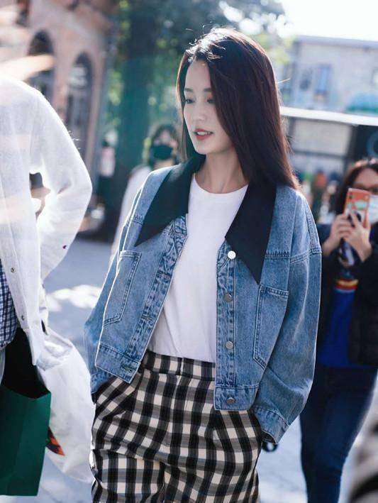 李沁的牛仔外套温柔又显高,你可以这样穿,赶紧get_女性_身材_显得