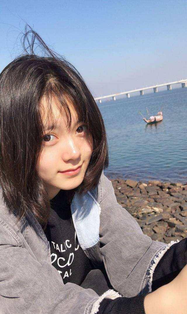 长相干净清纯的女生,符合这4点,就算五官一般也深受男生的喜欢_特点