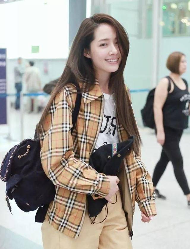 女神郭碧婷,爱穿夏天标配人字拖,依然清纯又气质_短裤_爱情_漂亮