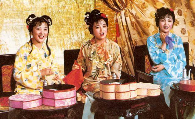 惜春是贾家四姐妹中年纪最小的一位,宁国府中贾敬的幺女,贾珍的胞妹.