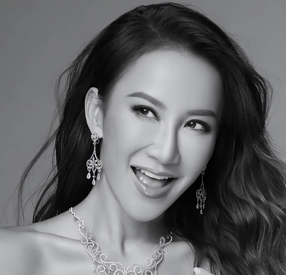 优秀爱笑的"李玟"离世,巨星陨落的背后,皆源于"家庭"二字_生活_女生