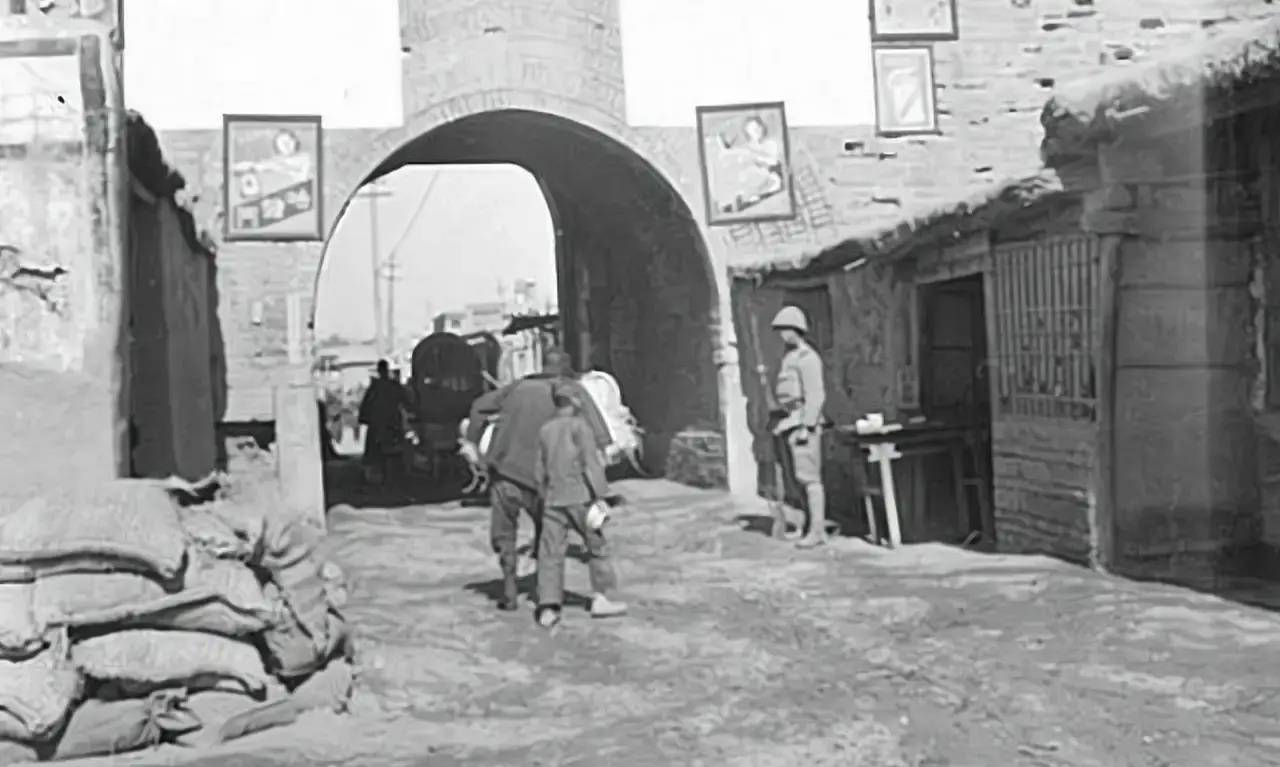 维持会长正在给兄弟过生日,宴席上突然来了几个不速之客_贾大头_郭兴