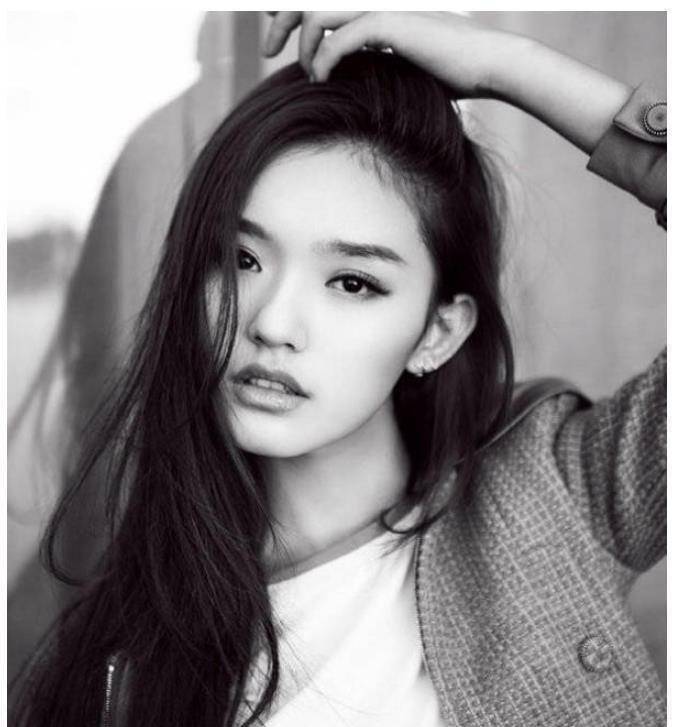 他在微博上晒出搬家照片,不少网友发现了避孕套的存在,林允解释说是