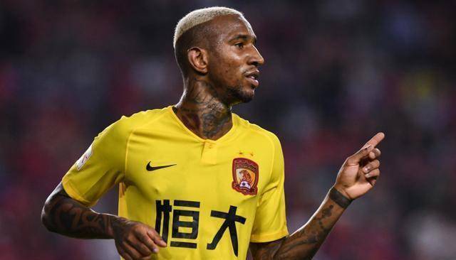 新赛季,拥有塔利斯卡和保利尼奥,还有众多归化球员和国脚,恒大将是