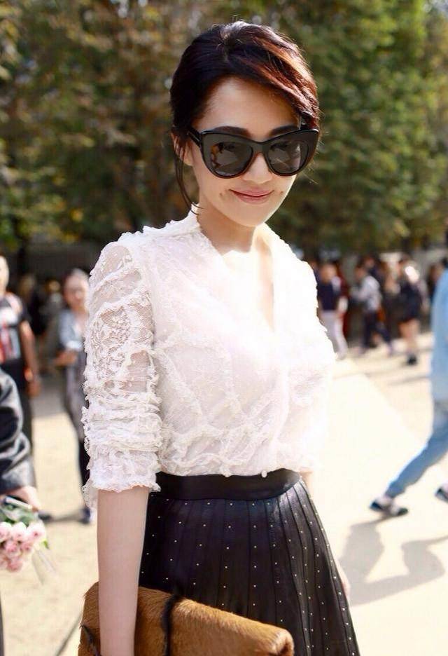 唯一一个奶奶辈,不用靠装而是真嫩的女星,睡觉时还要抱着bb熊?