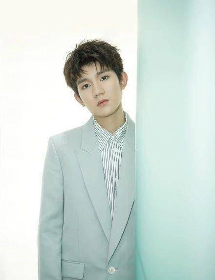 王源十二岁就经历了成年人才会经历的事情,网友:社会真残酷!