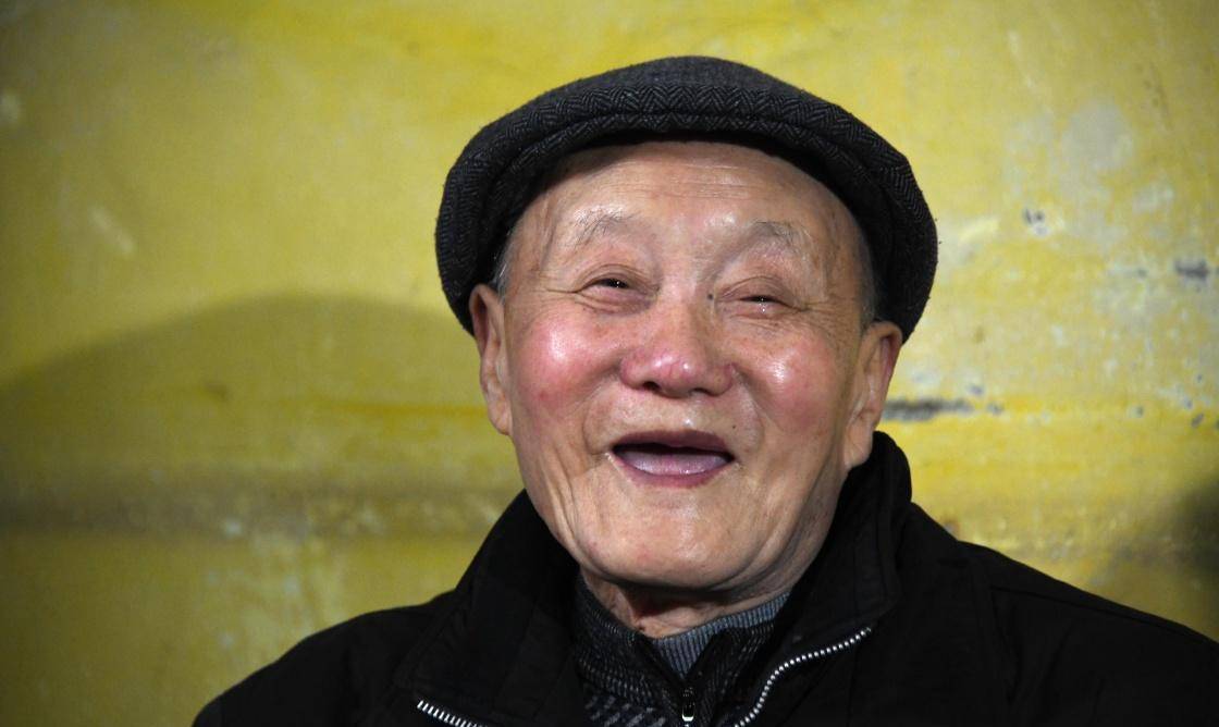 91岁老人隐藏身份60多年,信息采集时才发现,原来他是战斗英雄_张富