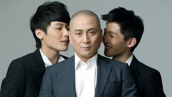 汤镇业儿子晒兄弟合照,曾签约甄子丹公司,如今创业谋生计