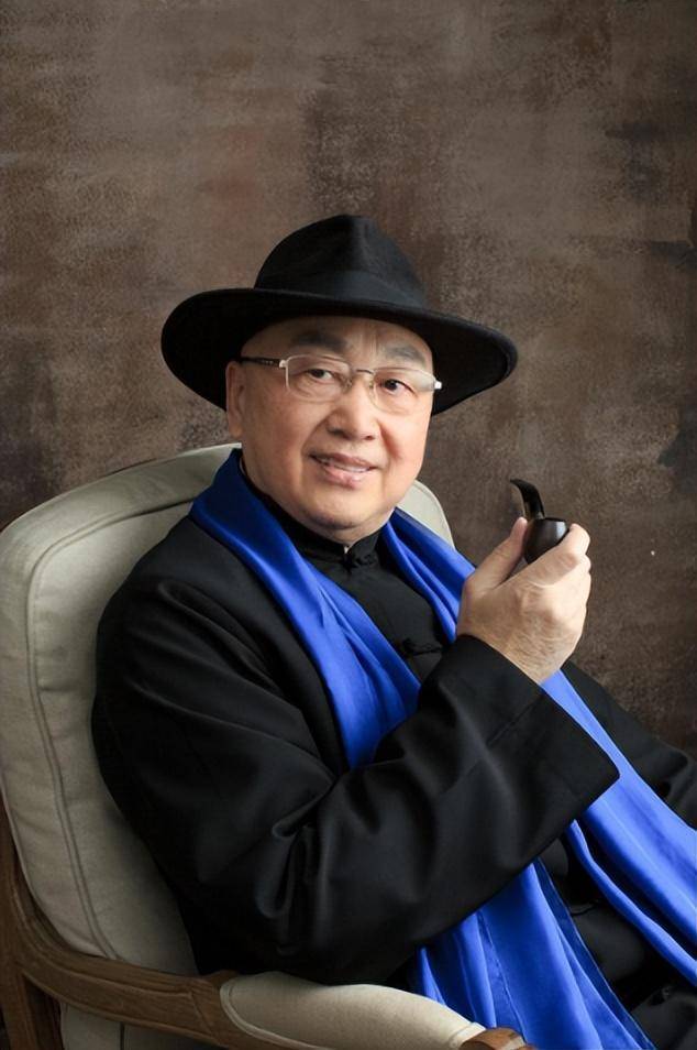 (乔榛)乔榛的黄金搭档丁建华和丈夫彭志超也非常关心他的健康,不仅