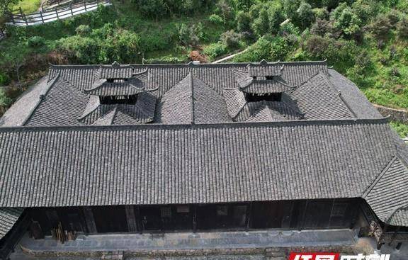 湘西州传统村落展播丨龙山县苗儿滩镇树比村_腊肉_织锦_建筑