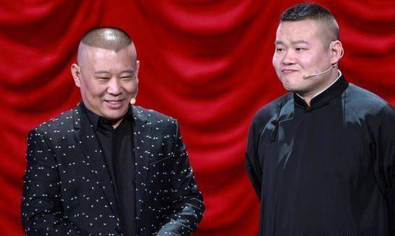 当之无愧的岳云鹏,钱包里总会有一张照片,身后写着苏老师三个字.