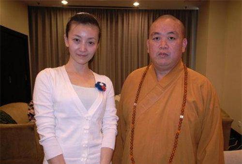 社会的到来,钱财和名声都成为人们追求的目标,许多寺庙主持也深陷其中