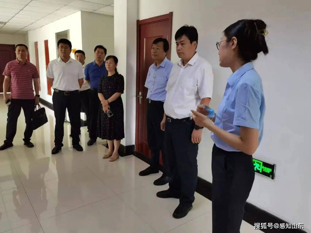 济南市钢城区政府党组成员,副区长崔波带队到市中区参观考察婚姻登记