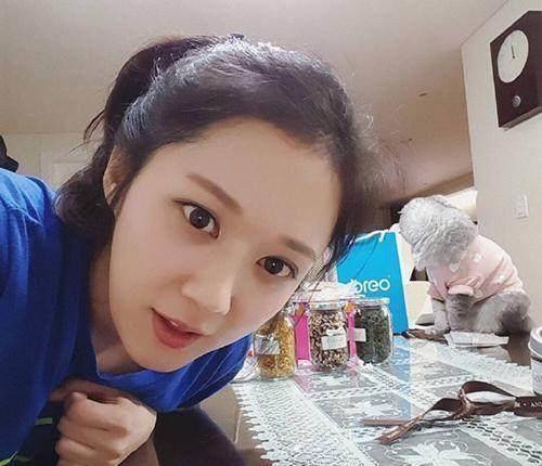 张娜拉近照"童颜不老",37岁看着像18岁!_中国_演出_网友