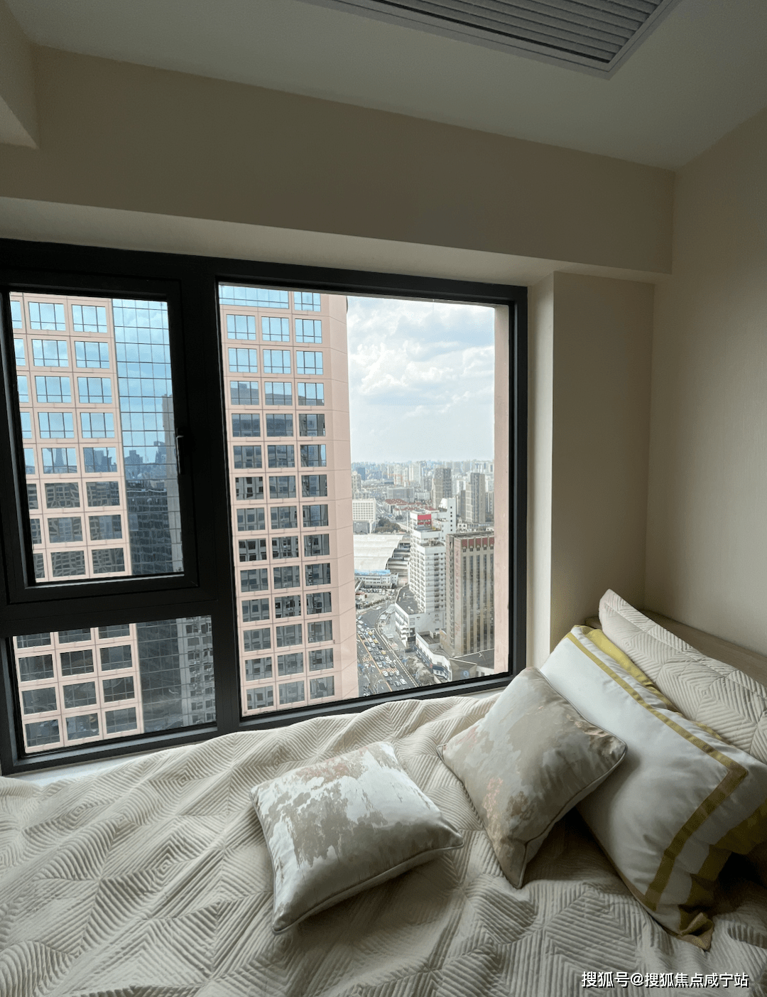 静安不限购公寓「嘉里不夜城公寓」建面约61㎡精装小户型2房,总价398