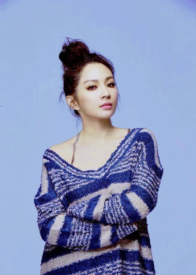 詹雯婷(王菲)被飞儿乐队踢出后重生_青春_声音_实力