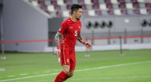 在40强赛第一回合与叙利亚的交锋中,张琳芃的乌龙球直接让国足输球,赛