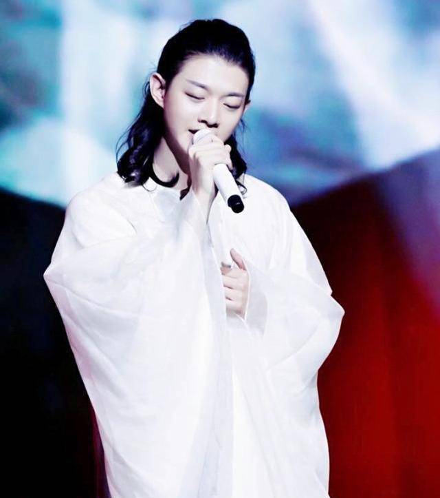 知名作家陈岚评价霍尊:他就是一个单纯的大男孩,但就是心太软_陈露