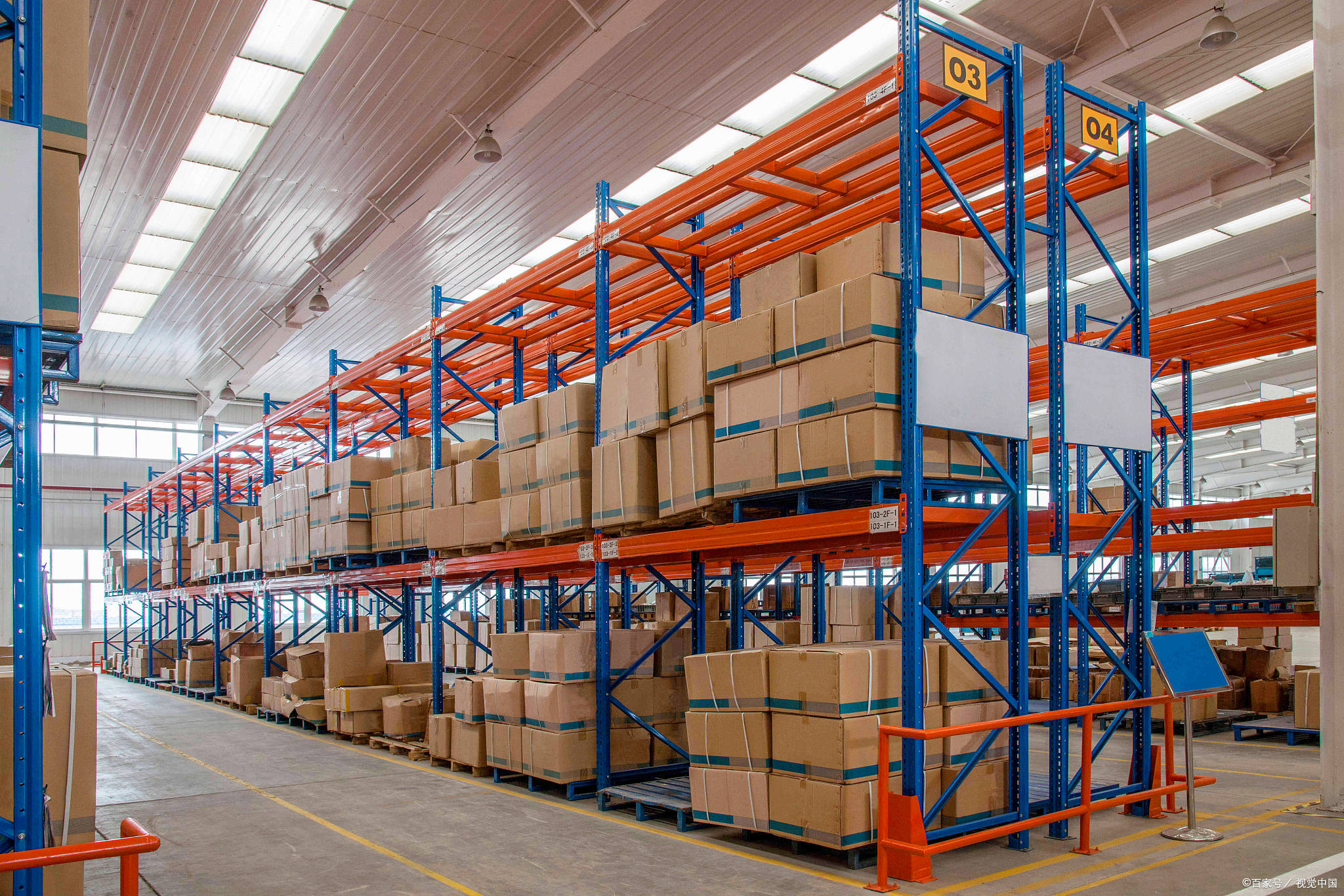 仓专线是一种创新的物流服务模式,它通过建立起先进的虚拟仓库系统,将