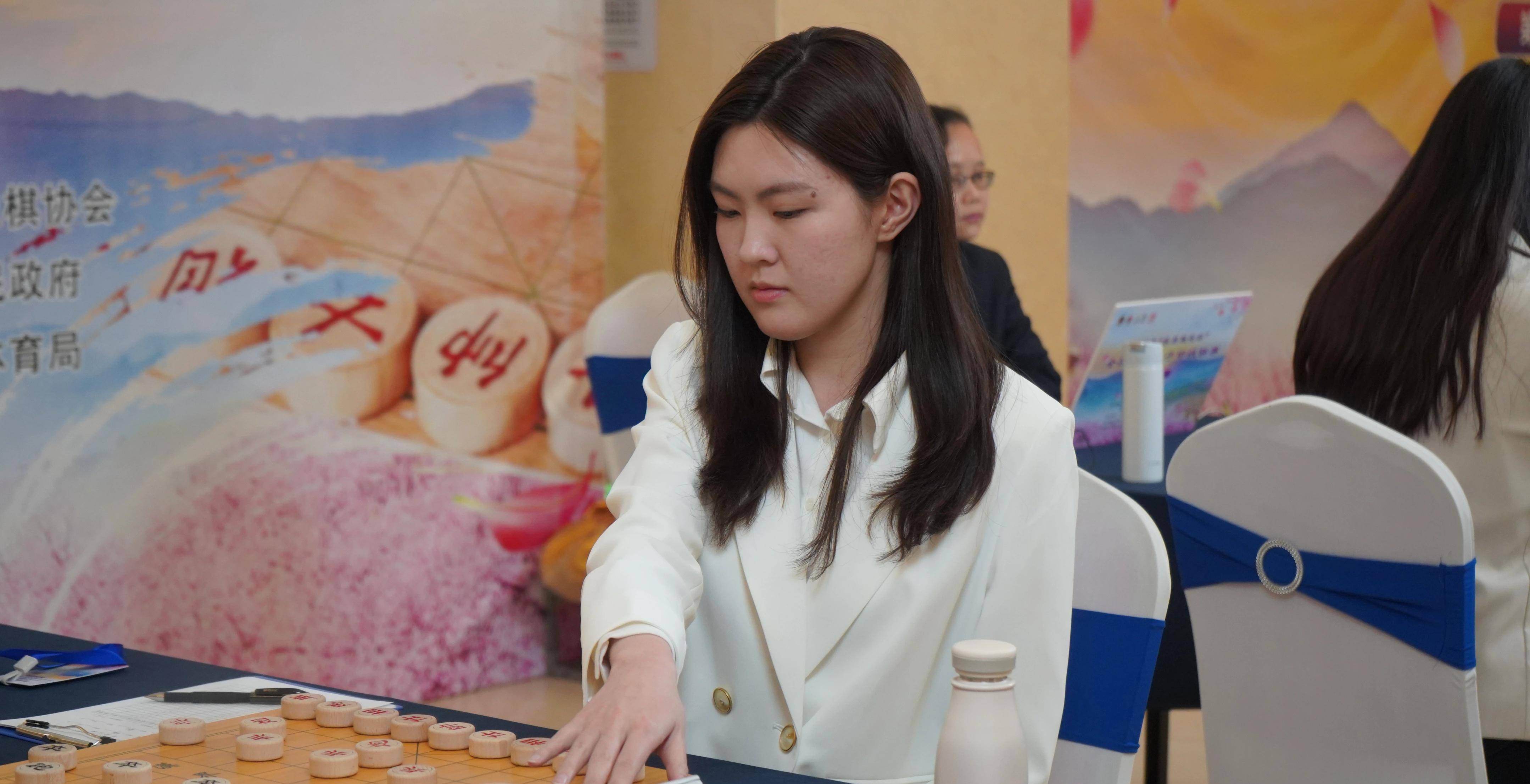 美女下象棋图片图片