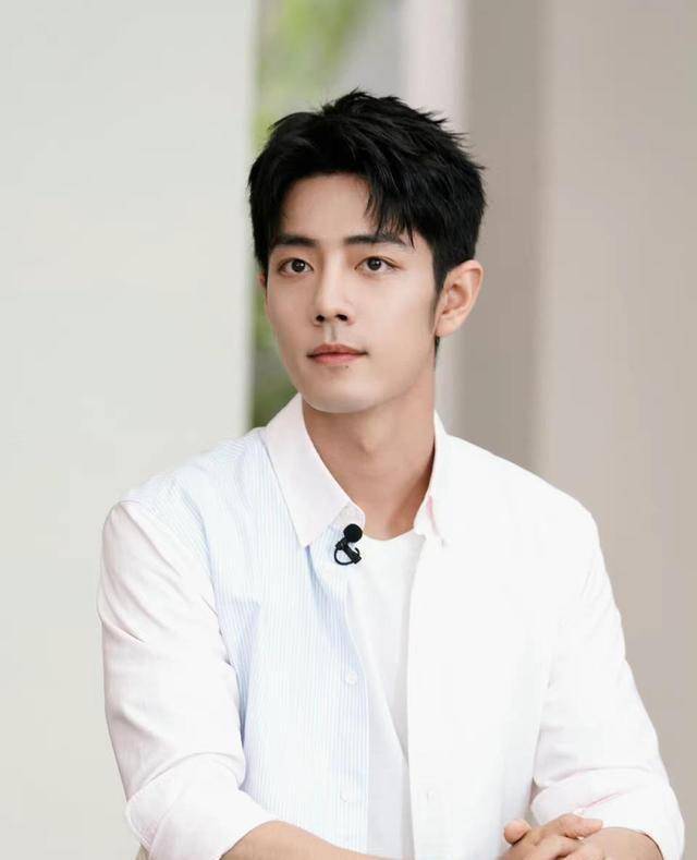 肖战现身品牌直播,10万 人在线观看,热度火爆_活动_生活_内容