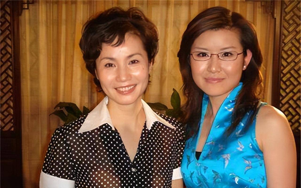 央视徐俐近照,皮肤黑却很优雅高贵,她说:我是丈夫的小可爱_工作_节目