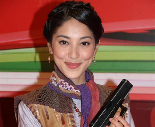 称女性要对自己身材有自信,不要遮肚腩_陈凯琳_女人_照片