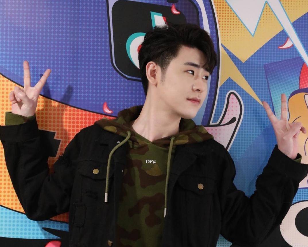 张云雷当主考官,看点多多_直播_身体_通哥