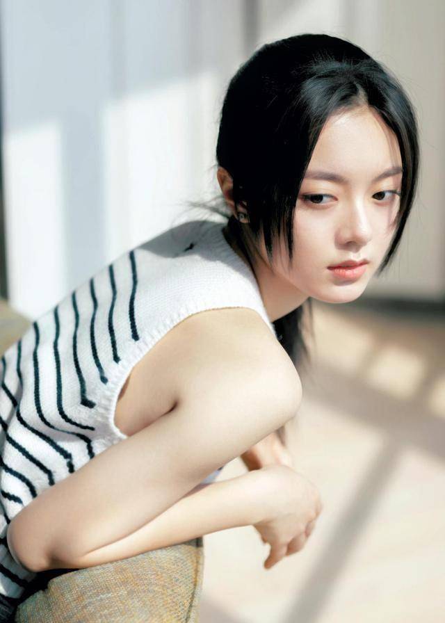 "00后小花旦"赵今麦的穿搭不容小觑,小小年纪实力颜值兼具!