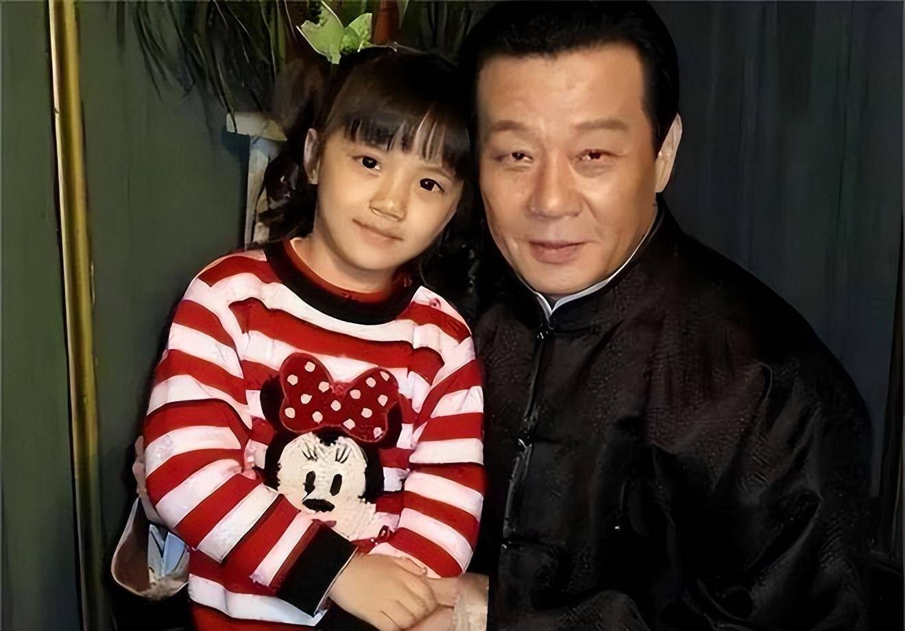 一妻一妾楼上楼下住,平安无事生活27年,晚年却说后悔了_崔瑶琪_许黎丹