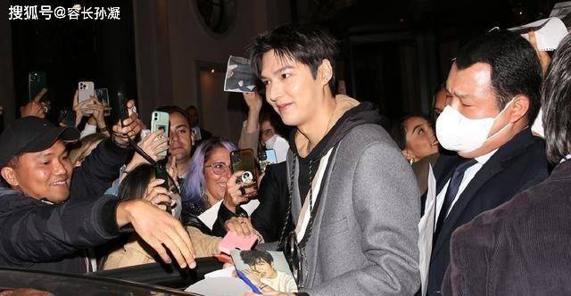 35岁李敏镐现身米兰看秀,生图胖出双下巴,和女高管亲密合影_墨镜_媒体