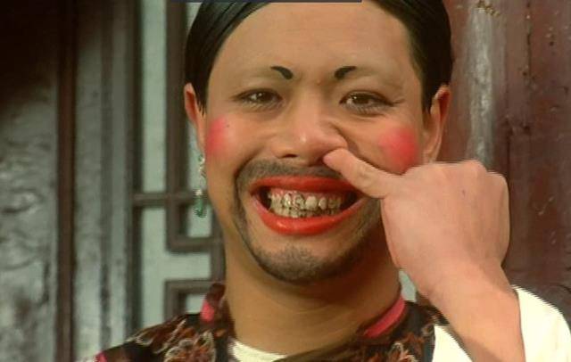 周星驰御用配角"如花"近况曝光,中风瘫痪坐轮椅:希望再拍戏_李健仁