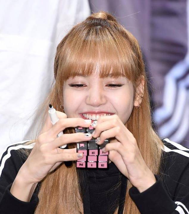 没了铁刘海的lisa,网友评论:神似蒋雯丽_造型_身材_美女