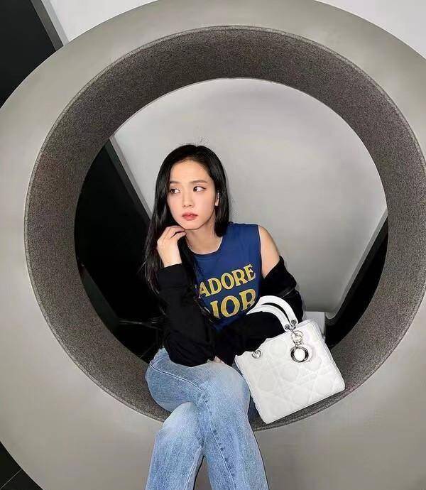 blackpink金智秀晒出日常照片令粉丝惊叹组合新专辑包含8首曲目_休闲