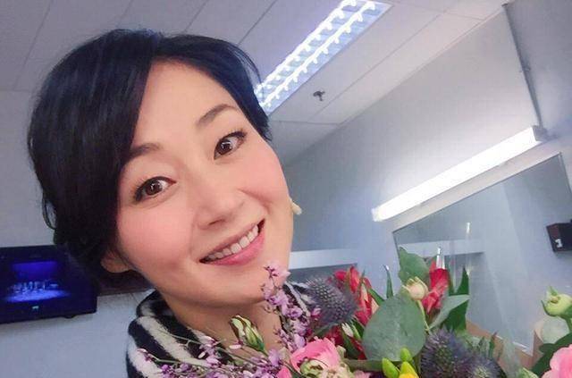 49岁万绮雯未p图仍少女感十足曾被甄子丹公开求婚却闪婚编剧老公_感情