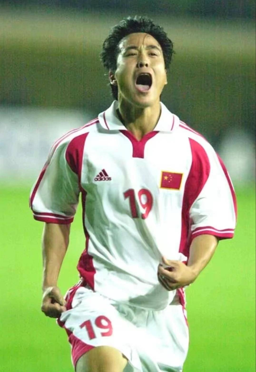 祁宏:为200万踢假球悔恨终身,如今47岁做足球总监年薪10万_上海_比赛