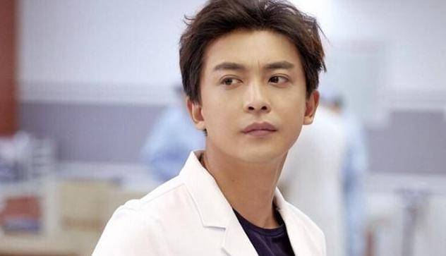 演"奥特曼"出道,拍戏多年不温不火,今一岁半儿子继承父母大眼_李佳航