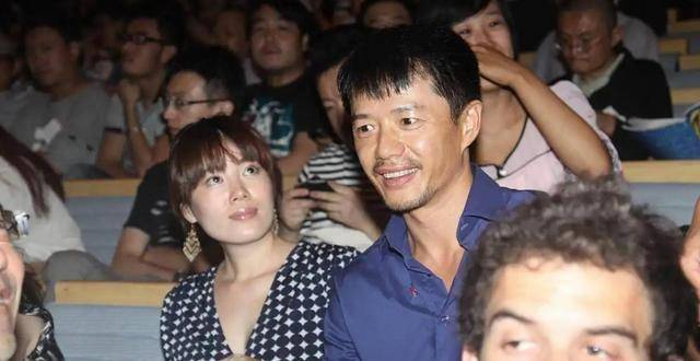 段奕宏娇妻晒精致生活,穿5万元外套吃西餐,网友:乍一看像名媛_王瑾