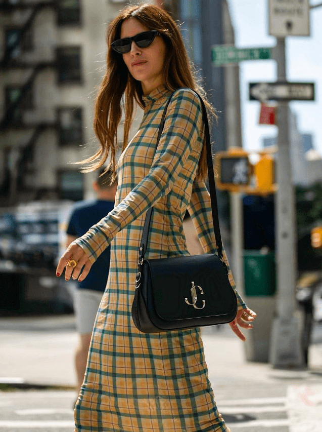 西班牙时尚博主gala 将不羁的灵魂及浪漫风格完美融合_黑色_带着