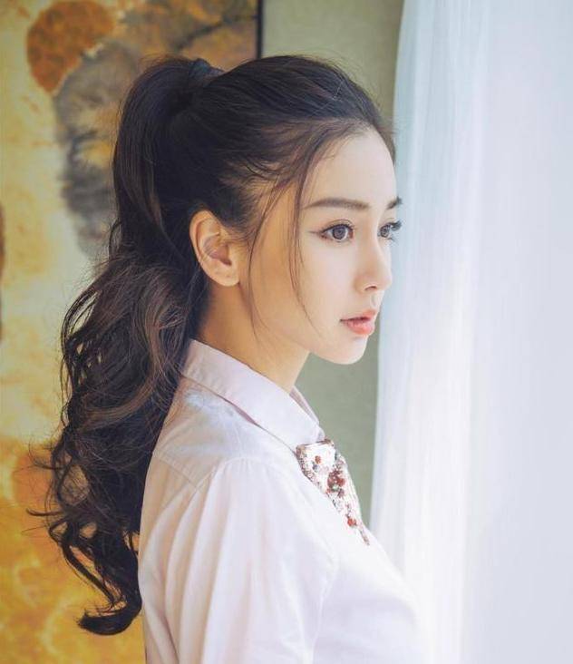 不管年纪多大,"马尾"就扎这3种,时髦减龄显脸小,谁扎谁好看_显得_女生